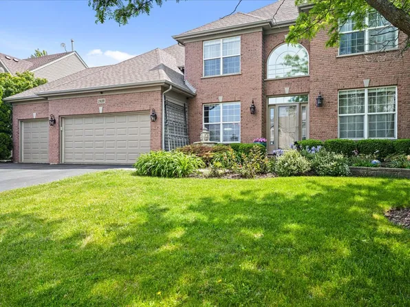 1839 Kings Gate Ln, Crystal Lake, IL 60014