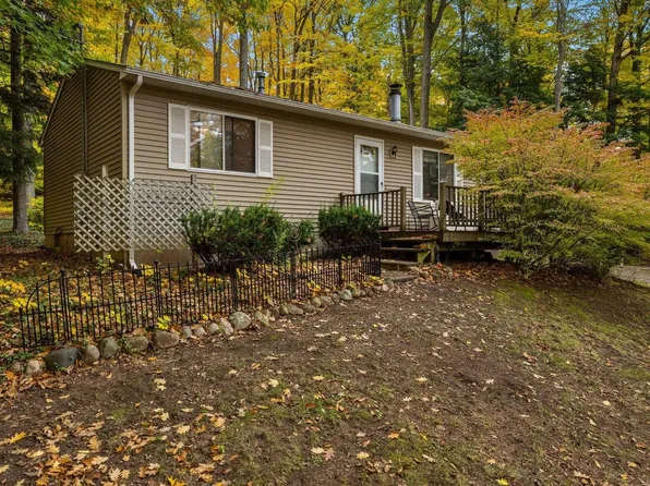 1392 Valley Dr, Traverse City, MI 49685