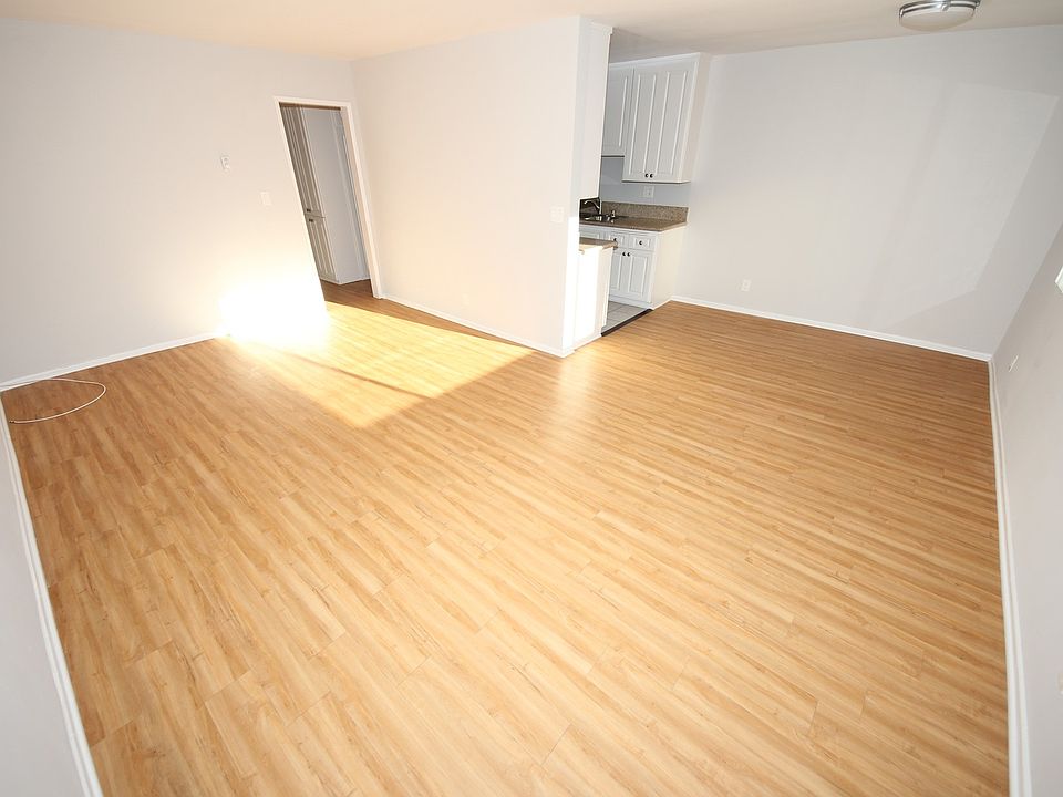 1st image of 11620 Mayfield Ave APT 302