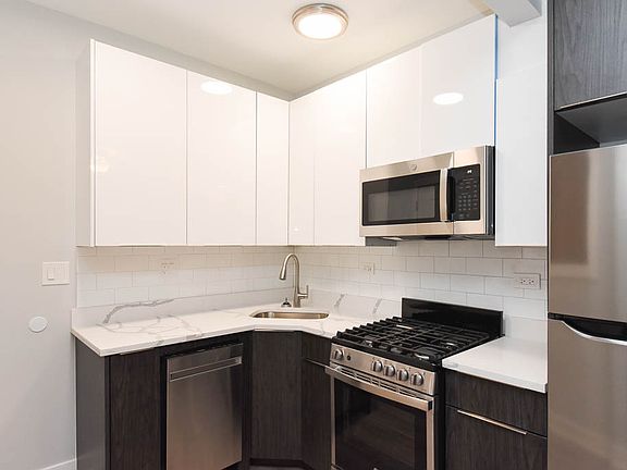 3rd image of 1651 W Jonquil Ter #21