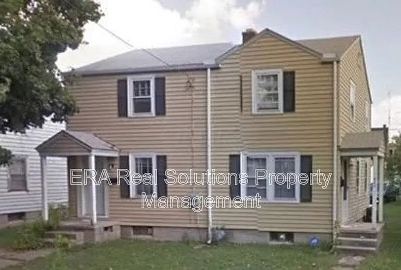 568 Universal Ave photo 1