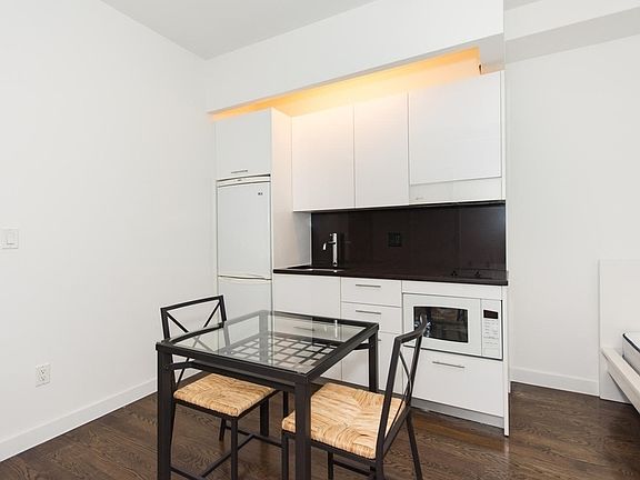 4th image of 212 W 91st St APT 239