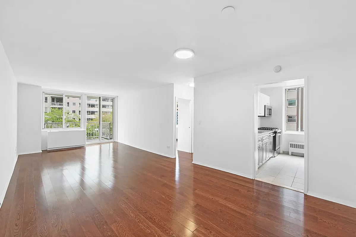 220 East 65th Street — Photo 4