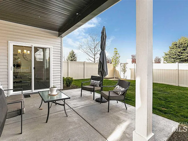 2087 S Hills Ave — Photo 21