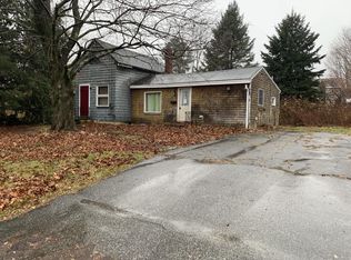 2 Houghton St, Auburn, ME 04210