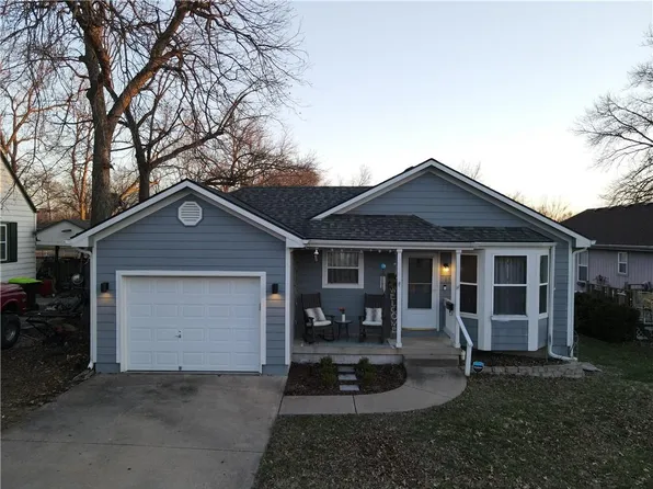 905 W Washington St, Harrisonville, MO 64701