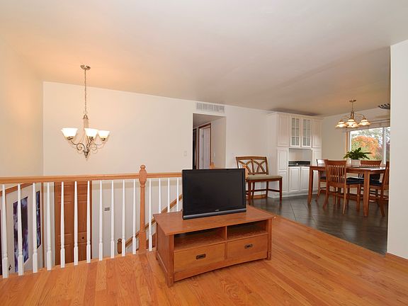 3rd image of 379 Summerfield Dr