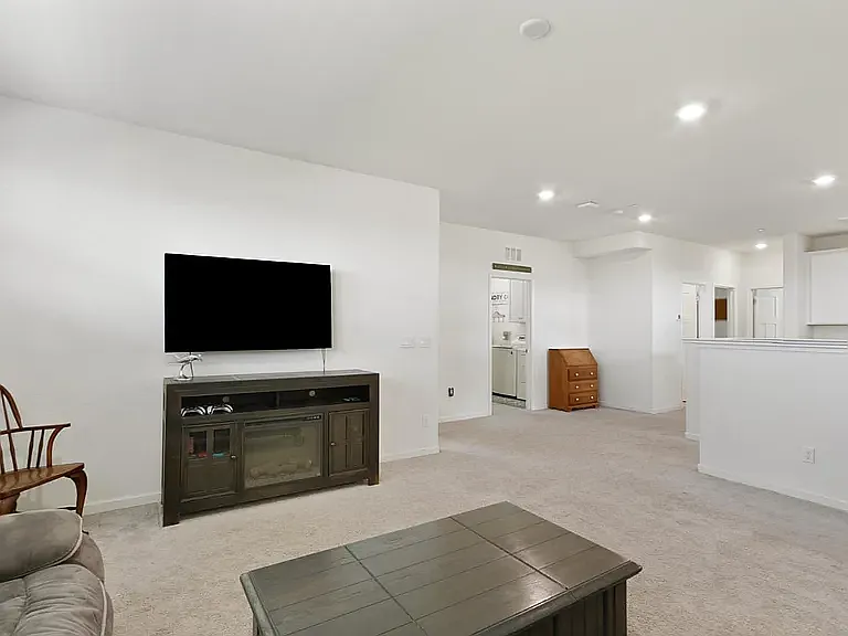 3652 Edington Dr — Photo 37