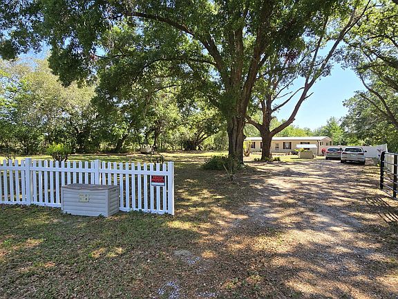 Driveway / Parking Area
"Extra-large driveway with room for trucks, trailers, or multiple vehicles."