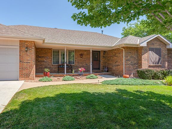5th image of 2231 Village Ln