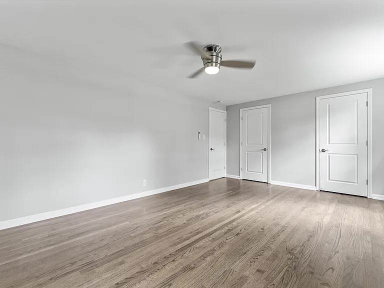 1054 Saxon Dr — Photo 17
