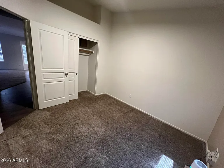 2240 E Mariposa Grande — Photo 16