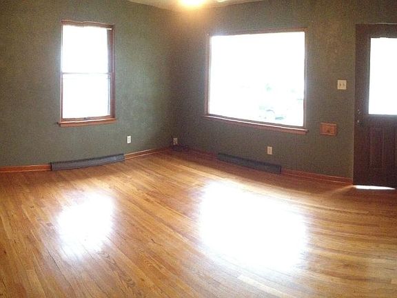 3rd image of 918 S 35th St