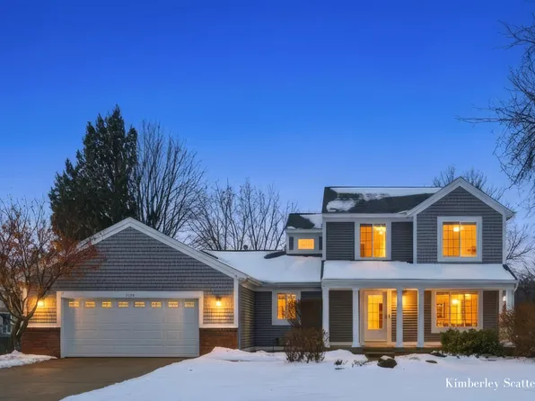 2179 Drew Dr NE, Belmont, MI 49306
