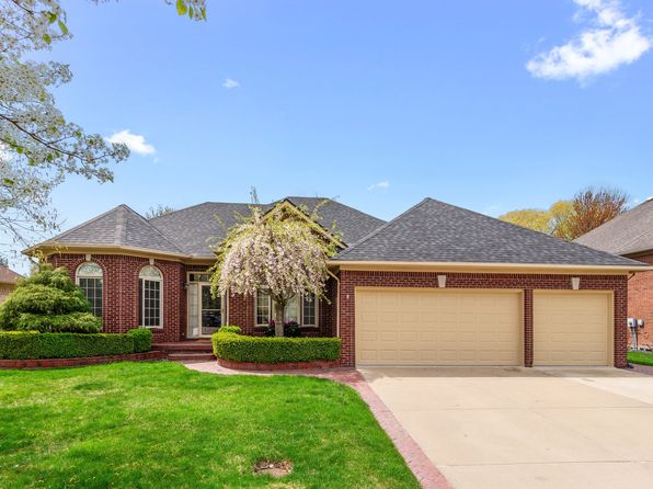 56543 Birkdale Dr, Macomb, MI 48042