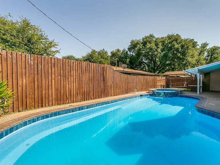 1535 Carnation Dr — Photo 1