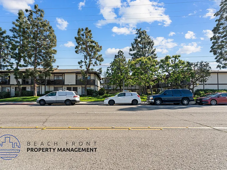 9842 Hamilton Ave. — Photo 2