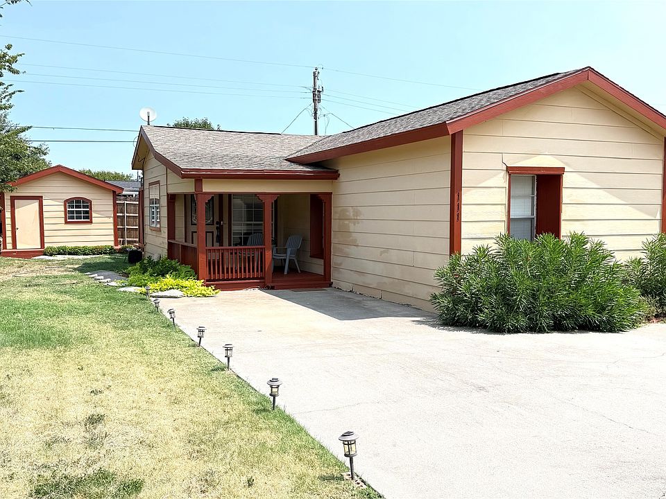 1st image of 111 Ivy Ln