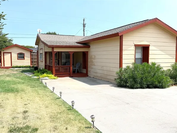111 Ivy Ln, Roanoke, TX 76262
