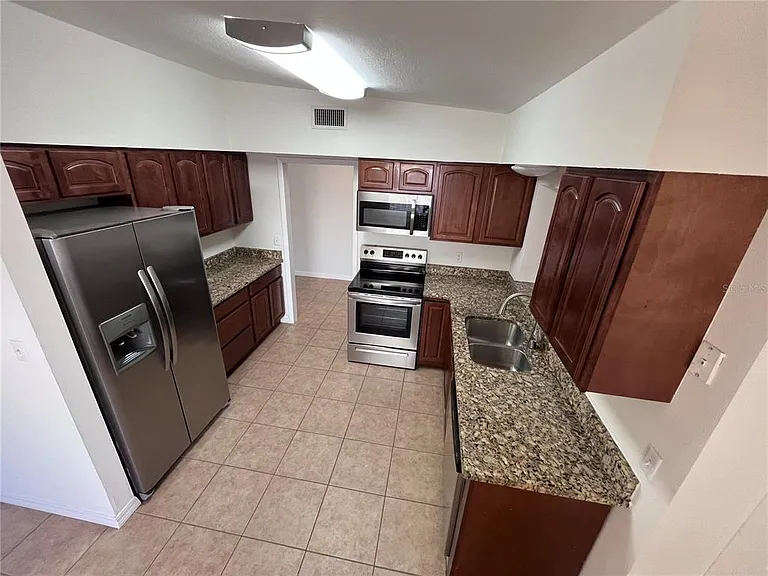 1724 Peruvian Ln — Photo 8