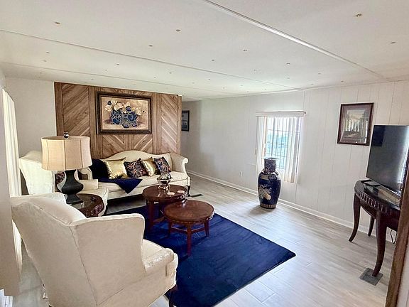 3rd image of 1404 HUNTER Road