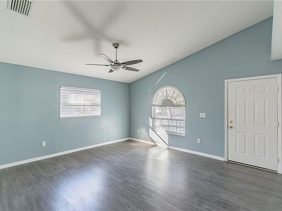 4th image of 1744 Poinsettia Ave