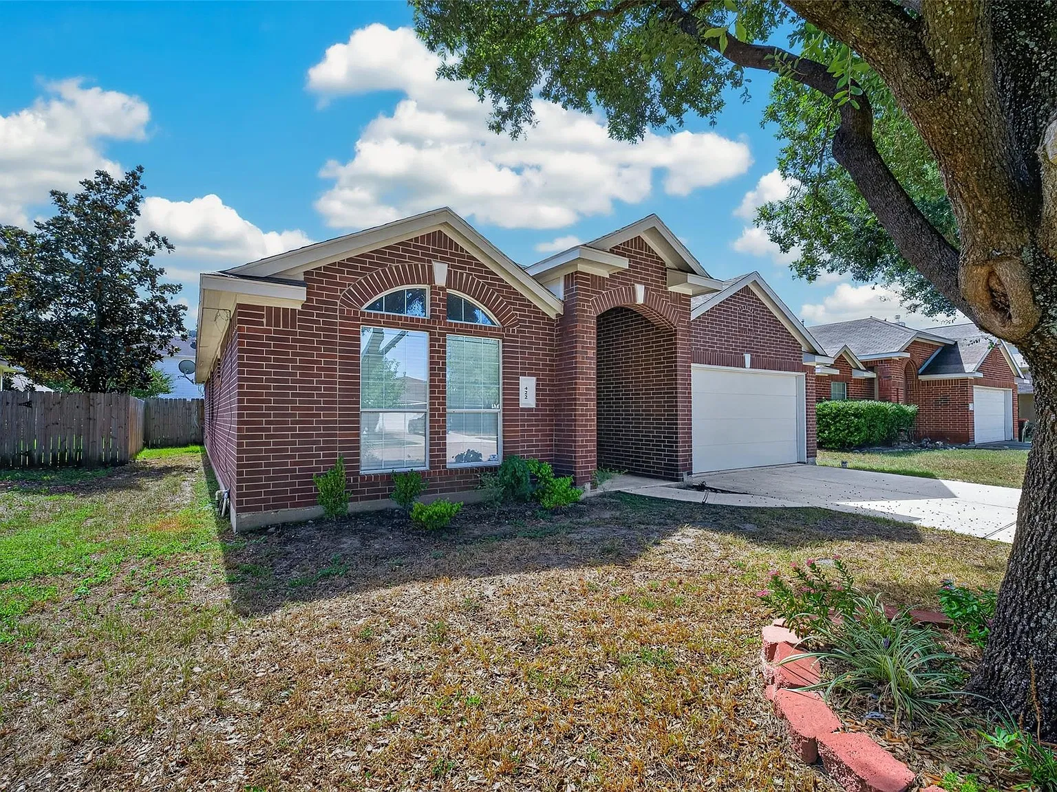 4 bed, 2.0 bath, 1876 sqft, $1,900 — Photo 2