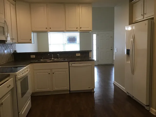 511 Cypress Cv — Photo 3