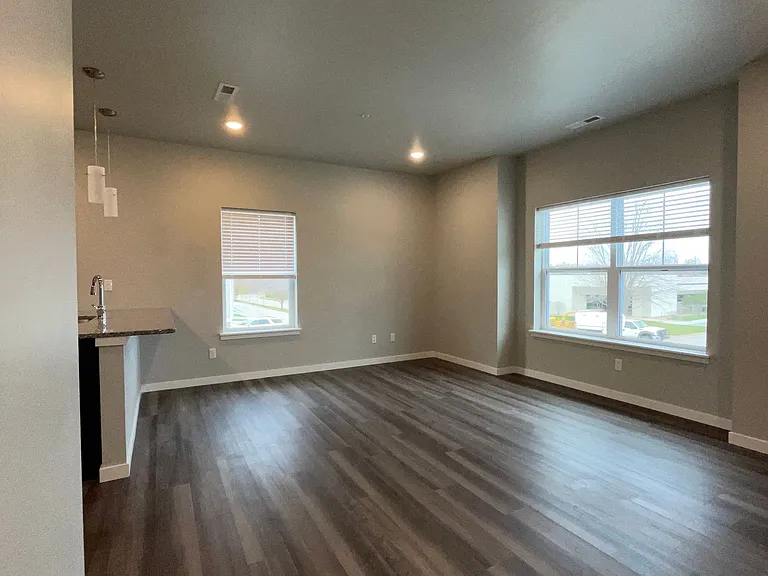 5115 N River Blvd NE — Photo 13