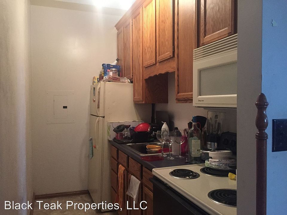 2nd image of 579 N Main St APT D