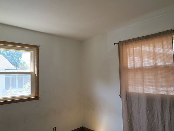 5th image of 38 Lynwood Dr