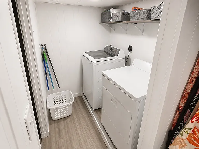 2052 N Auburn St — Photo 8