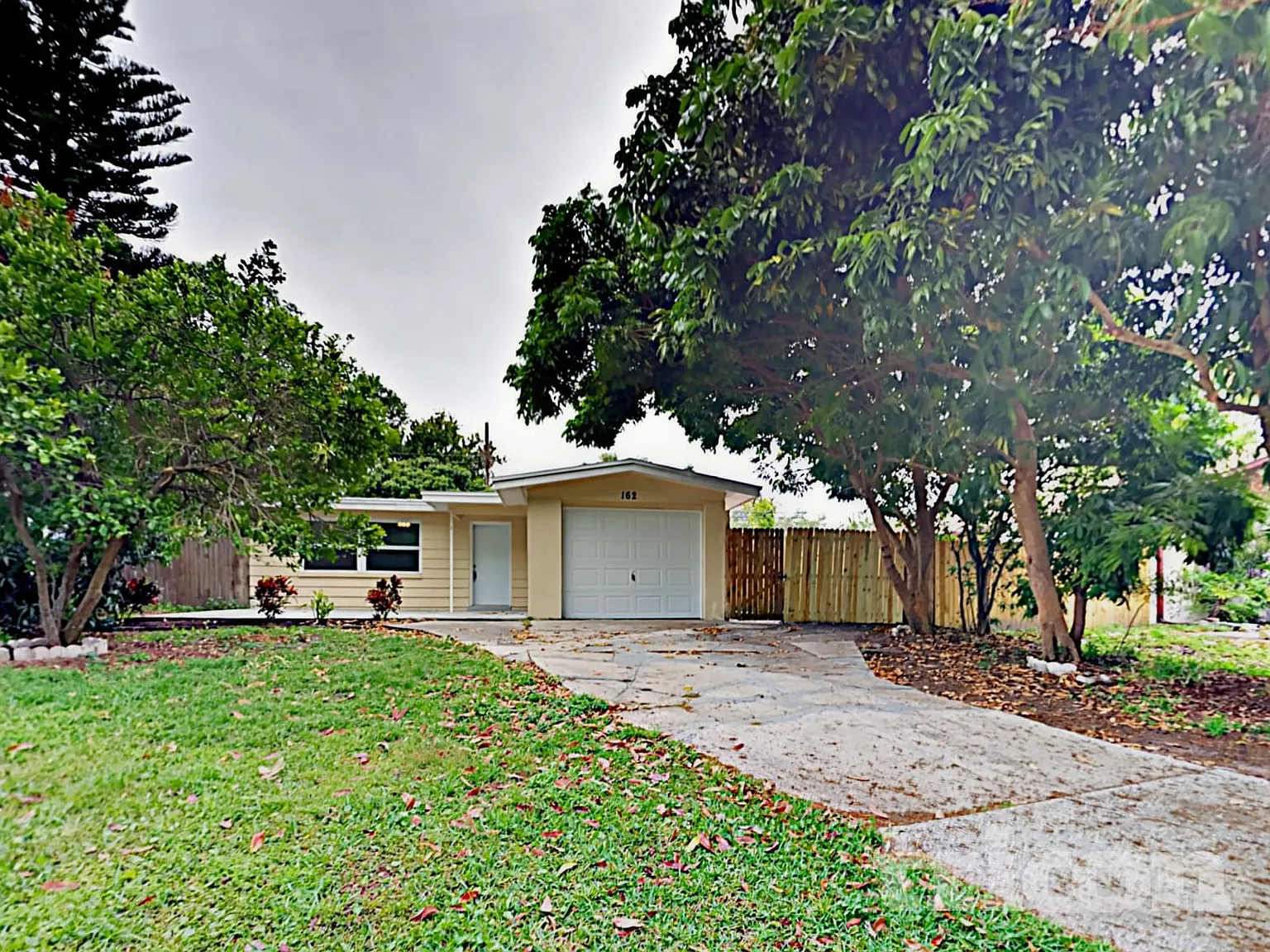 162 N Fernwood Avenue Clearwater FL — Photo 2
