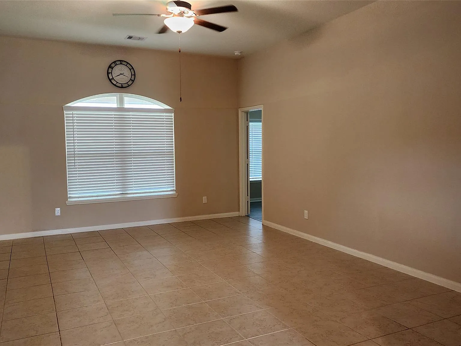 3 bed, 2.0 bath, 1741 sqft, $1,850 — Photo 4
