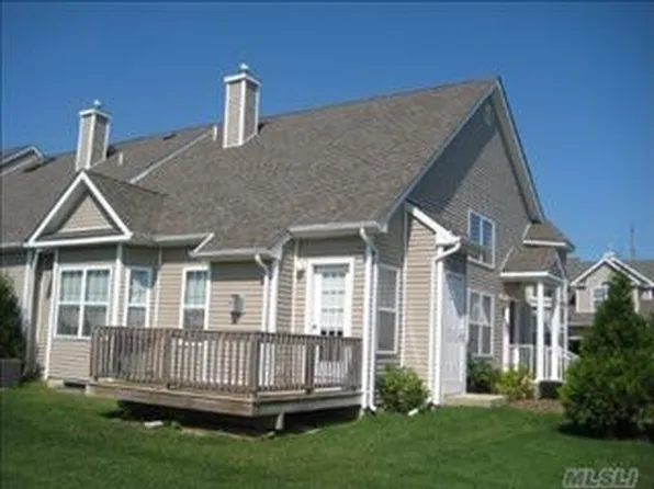 41 Halley Ln, Miller Place, NY 11764