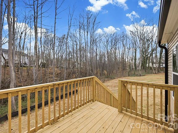 4th image of 229 Sailwinds Rd