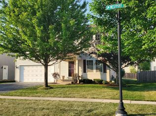 372 Westport Dr, Hampshire, IL 60140