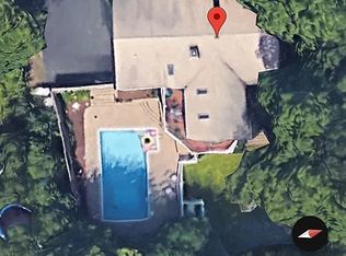 1 Skyview Ter, Bristol, CT 06010