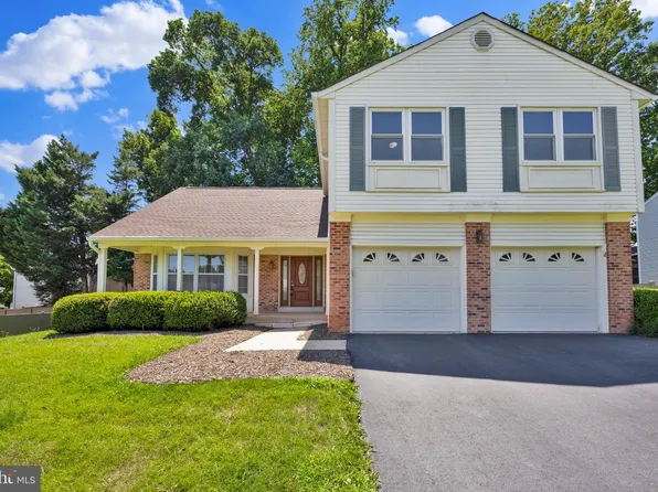 203 Markwood Dr, Sterling, VA 20165