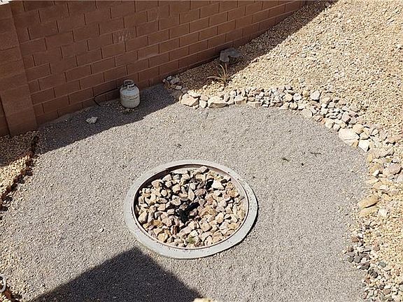 5th image of 11215 Dahlia Grove St