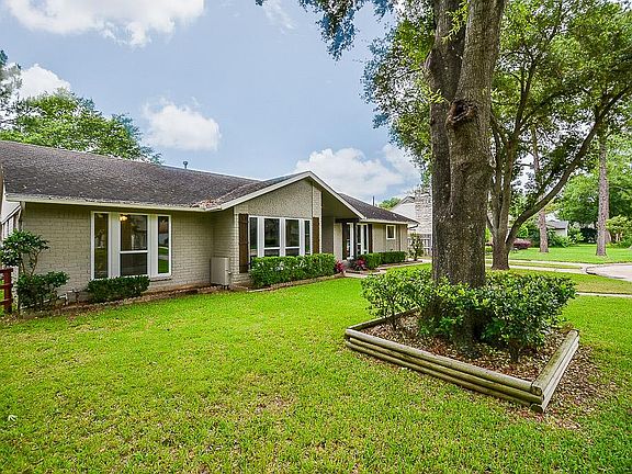 3rd image of 2731 Quincannon Ln