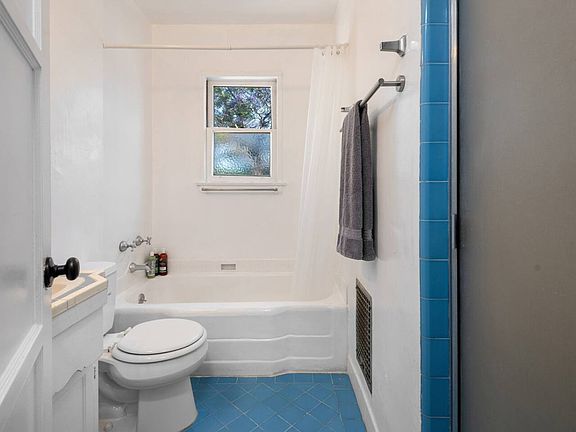 5th image of 1546 S Bedford St #Id1043037p