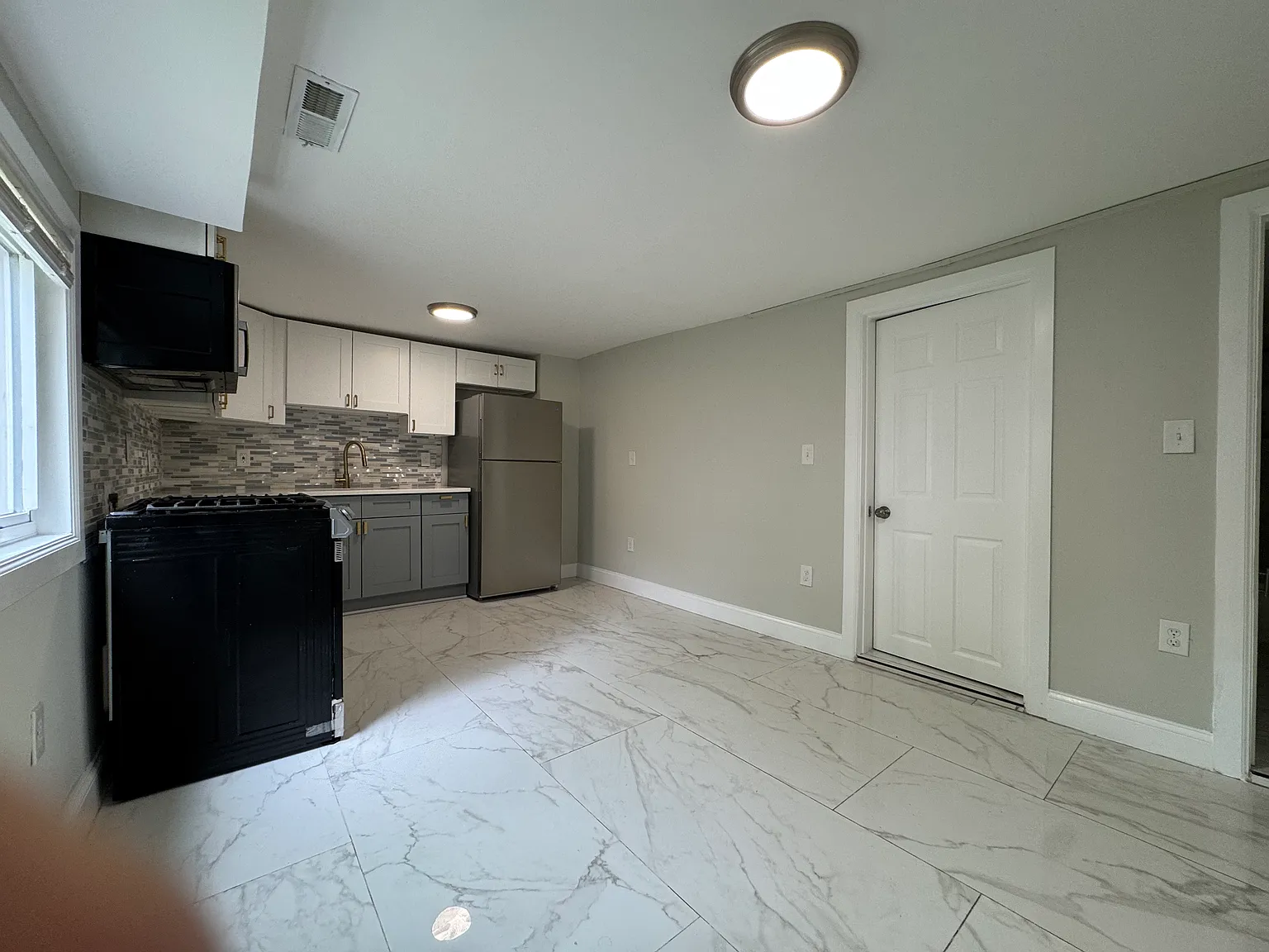 4 bed, 1100 sqft, $2,245 — Photo 2
