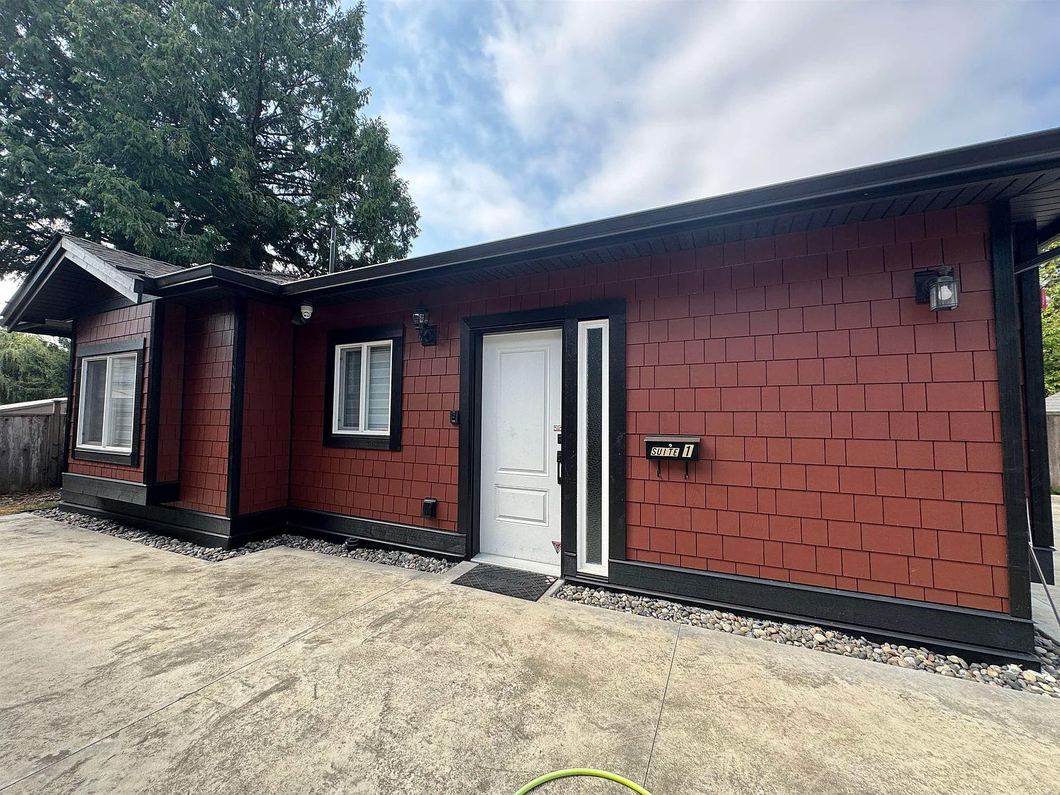 2 bed, 1000 sqft, $2,350 — Photo 1
