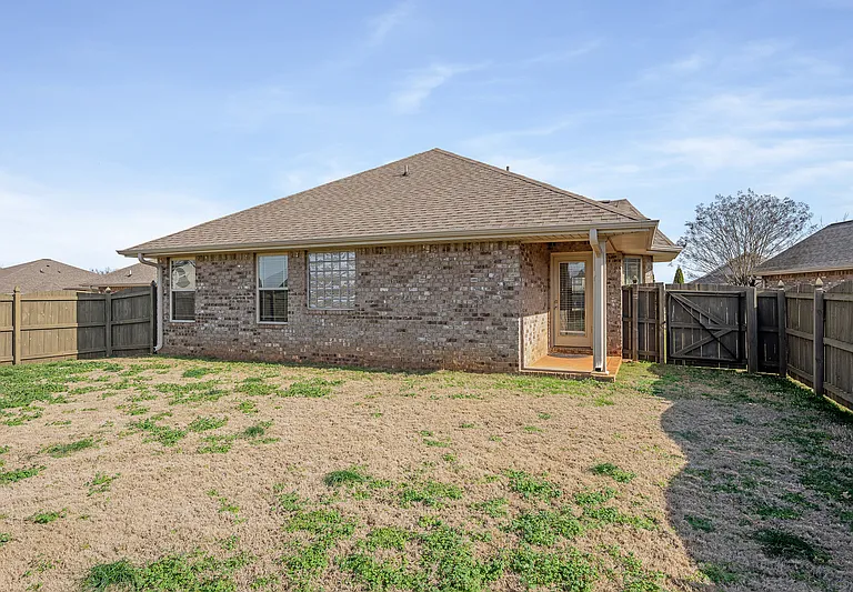 808 Willow Shoals Dr SW — Photo 3