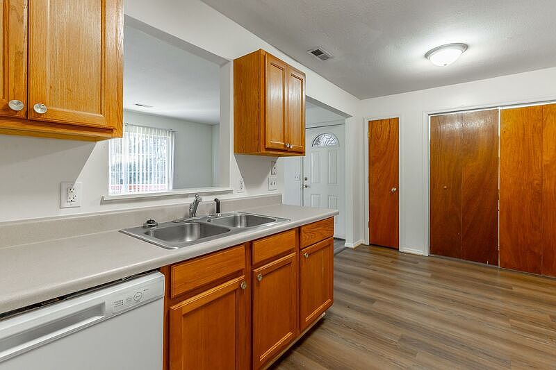 1st image of 82 Eastwood Ct