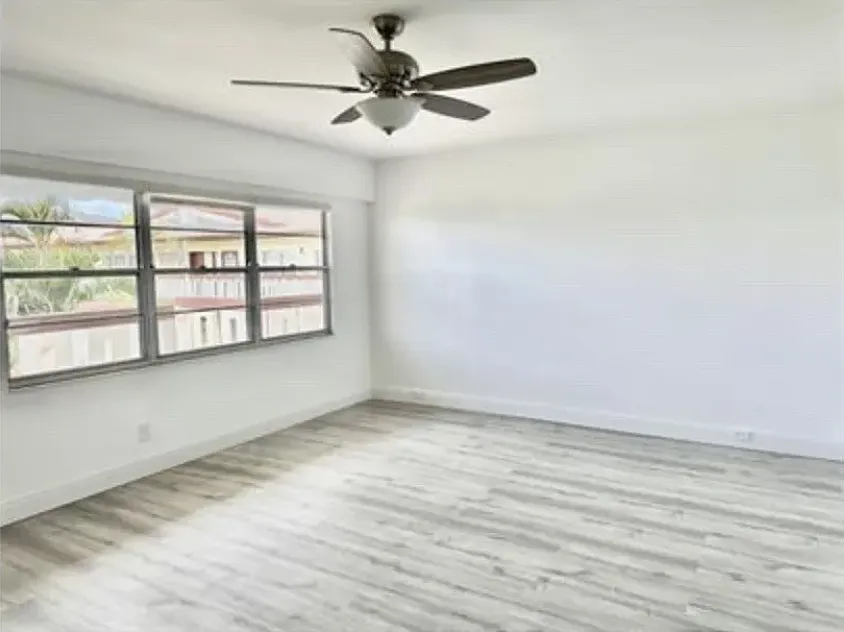 1 bed, 1.5 bath, 702 sqft, $1,500 — Photo 3