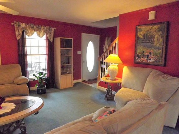3rd image of 221 Shamrock Ct