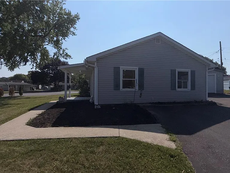 49 Seyfried Ave — Photo 31