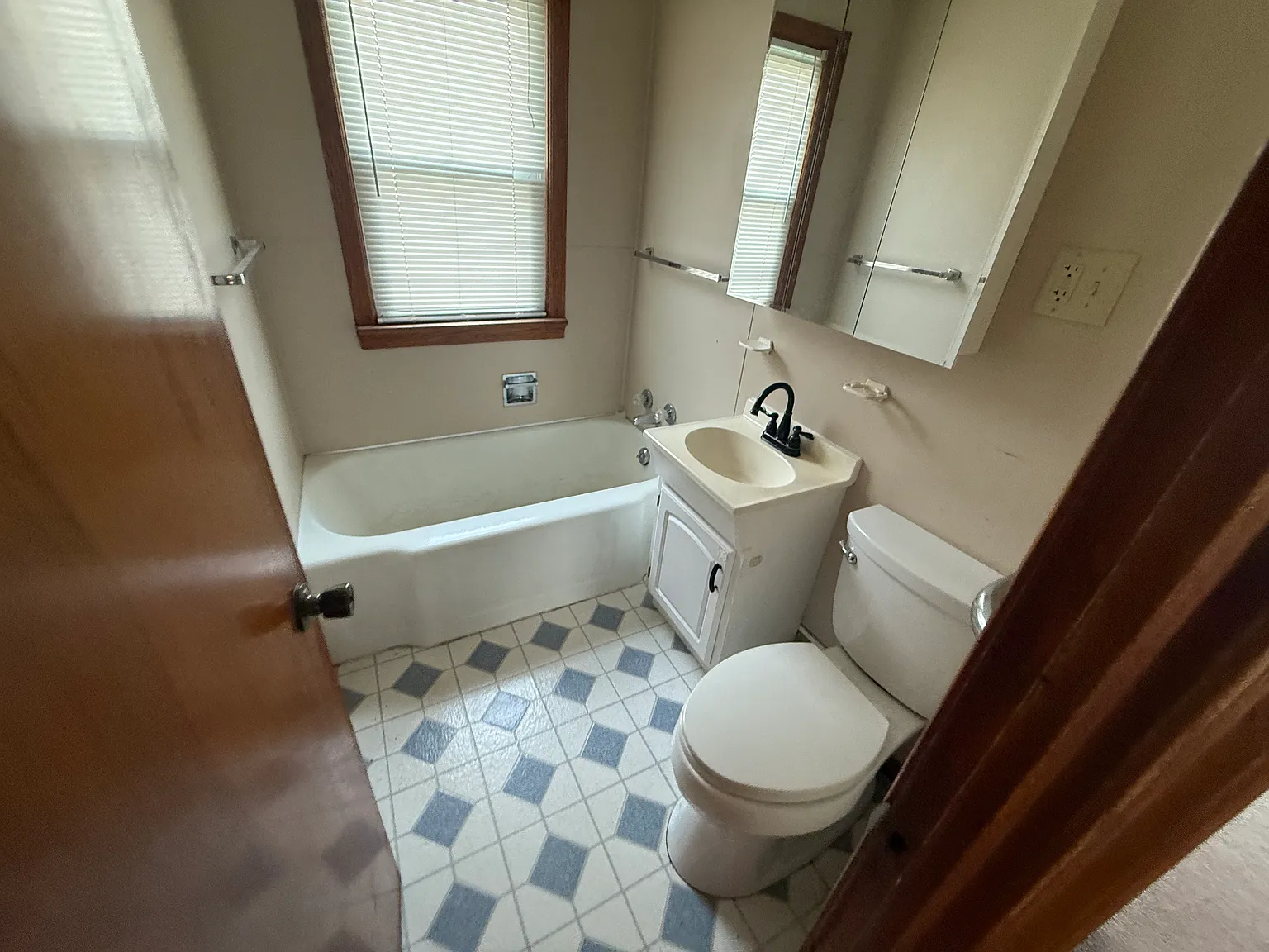 2 bed, 794 sqft, $1,200 — Photo 3